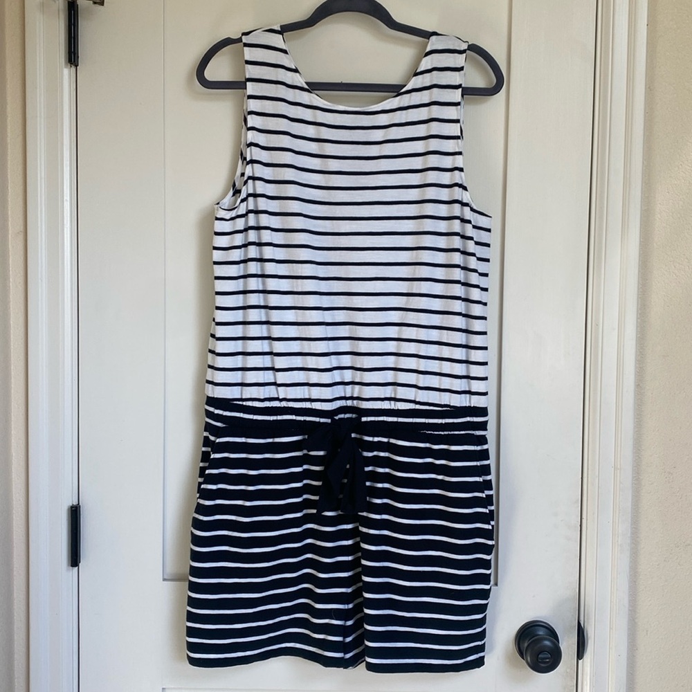 Vineyard Vines Sleeveless Shorts Romper. Size Large